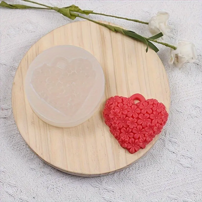 Silicone Heart Shaped Mold, 1 Count DIY Aromatherapy Plaster Car Pendant Mold, Closet Freshener Candle Wax Casting Mold for DIY Crafts