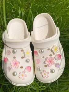 20pcs DIY Detachable Shoe Accessories, Flower Pearl Star Buckles, Multifunctional Shoe Clips for Sandals Flip Flops Beach Bags, Perfect Gift, Shoe Decoration, Shoe Charms