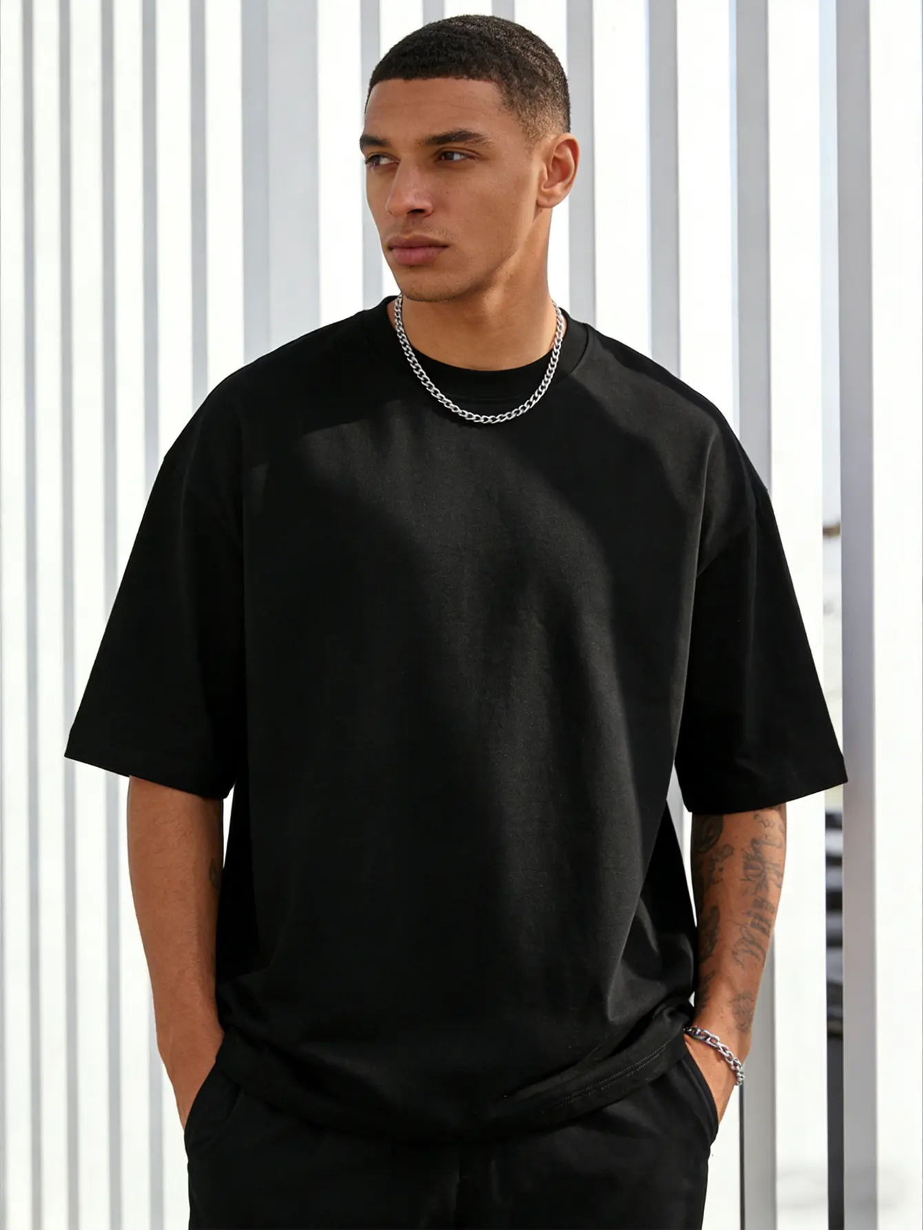 Men's Casual Solid Color T-Shirt, Loose Fit Round Neck with Short Sleeves, Essential Streetwear Basic Tops, Fitted