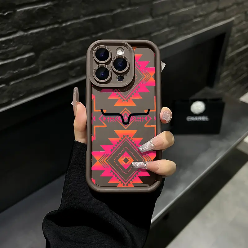 Western Aztec Geometric Bull Head Pattern iPhone Case, Vintage American Ethnic Color Block Print Phone Case Suitable for iPhone 17 Air 16 Pro Max 15 14 Plus 13 12 11 Plus Samsung Galaxy S26 Ultra S25 Ultra S24 S23 S22，Shockproof Durable Protective Cover,,