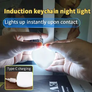 Heart-shaped LED lights, bag lights, touch-sensitive heart-shaped night lights, keychain pendants - these are suitable as gifts for women and mothers.