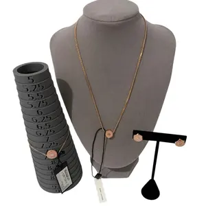 Pre-owned Marc Jacobs "The Medallion" collection