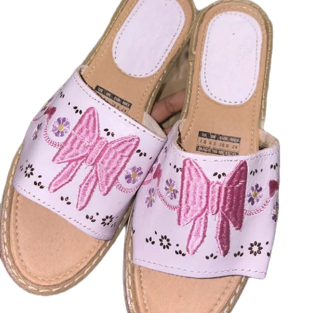 Huaraches Artesanales Mexicanos Coquete - Pink Butterfly Design Handcrafted Sandals with Floral Patterns