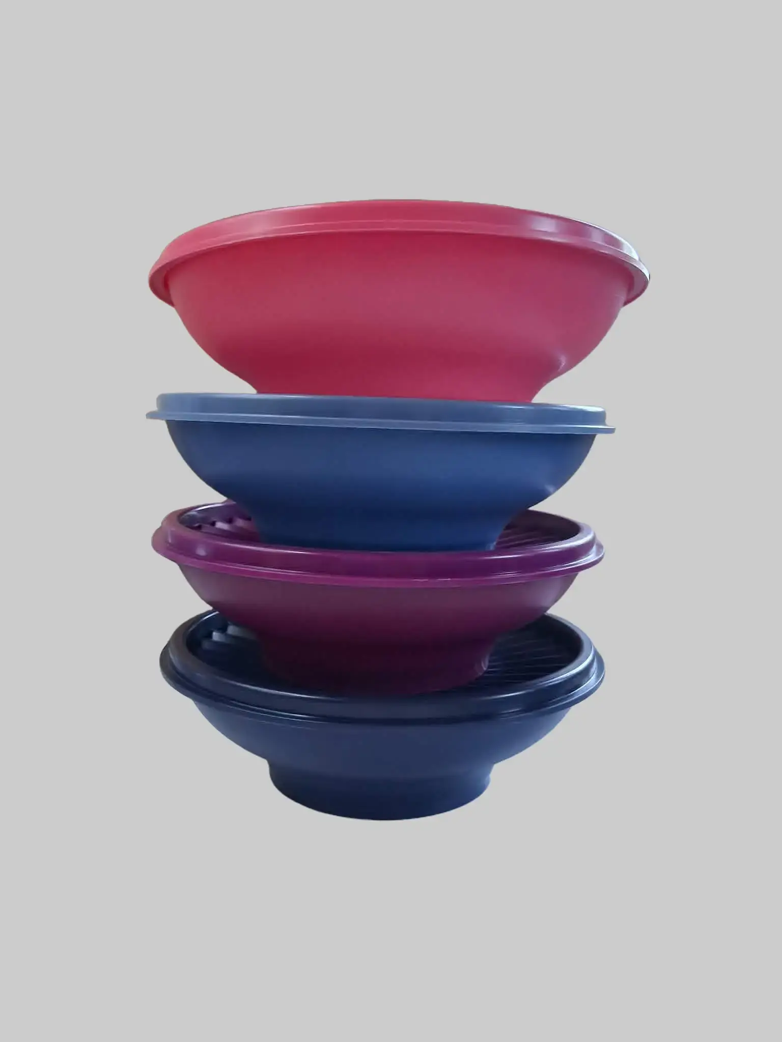 Tupperware Cereal Bowls with Starburst lids