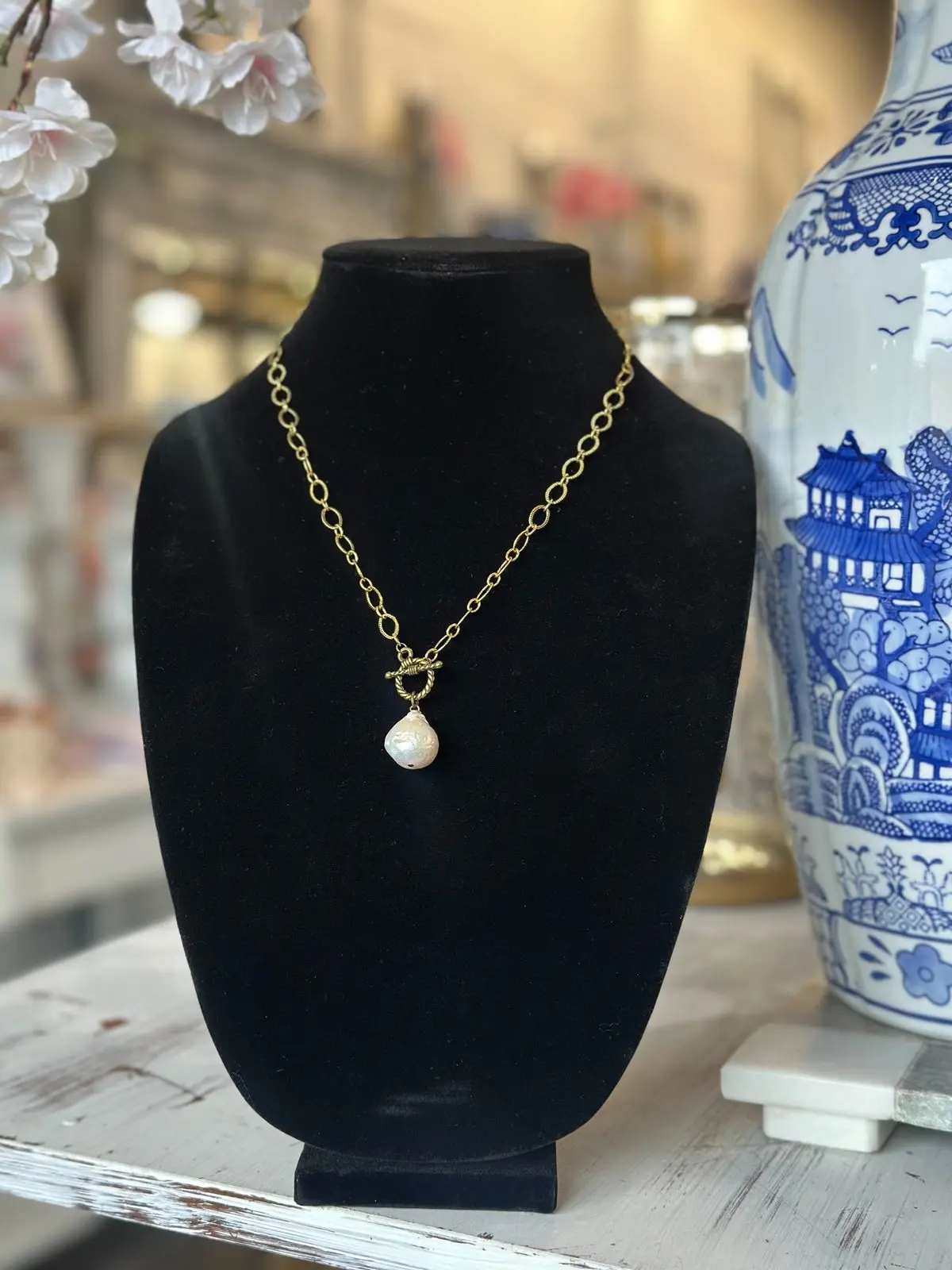 Baroque Pearl Toggle Necklace - Gold-tone Artisanal Chain with Oval Links, Natural Shape Organic Form, Iridescent Luster for Casual Daily Wear by Adults, Unisex, Real Pearl Necklaces & Pendants, Layered Look, Freshwater Pearls
