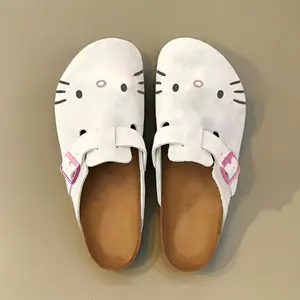 Luxurious Gray Suede Cat-Embroidered Mules with Pink Buckle – Elegant & Playful Slip-Ons for Chic Comfort
