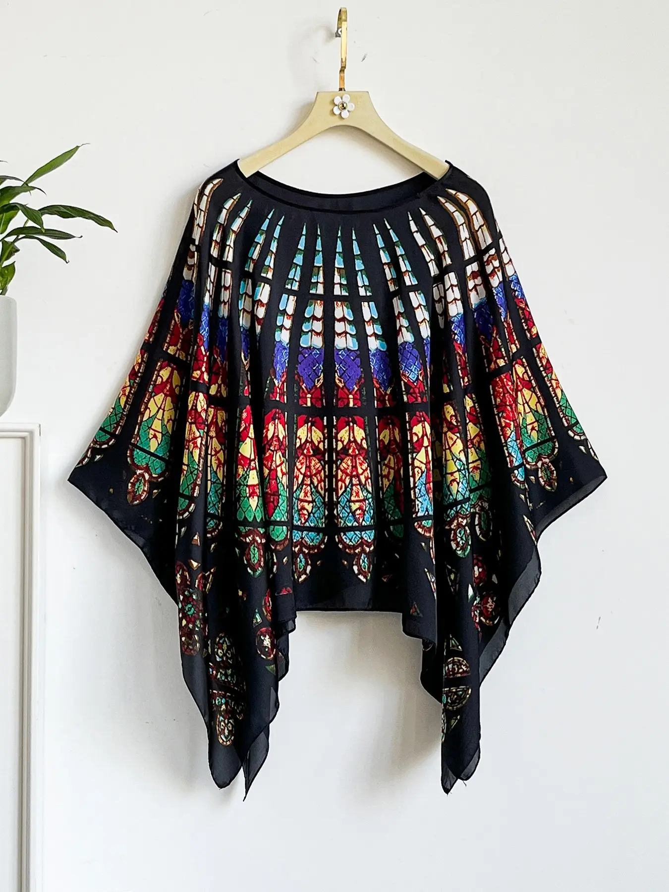 French Vintage Design Church Window Pattern Silk Feel Fashion Shawl, Sun Protection Windproof Soft Wrap, Versatile Atmosphere Dressing Outdoor, All Season Shawl