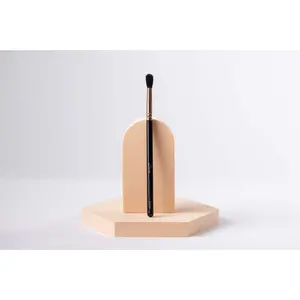 No. RD648- Medium Blending Eye Brush