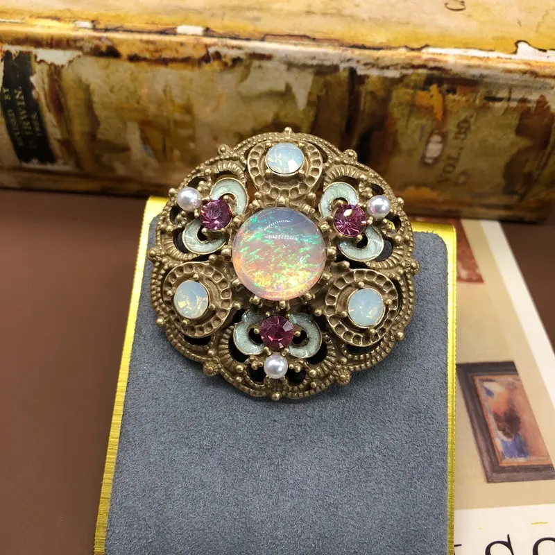 Women's Antique Floral 3D Medieval-Style Copper Flower Brooch - Wedding Corsage, Exquisite Female Jewelry Accessory Pin, Retro, 3D Middle Ages-Style, Exquisite Corsage Jewelry Accessory Pin