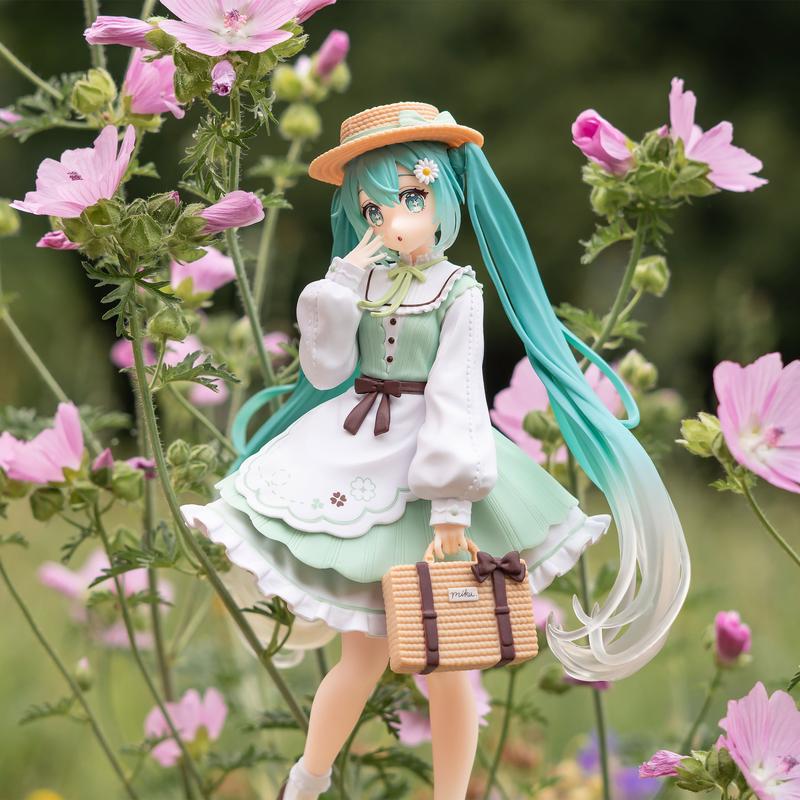 18cm Hatsune Miku Fashion Series Preppy/Fancy/Country PVC Anime Figure Official Figurine Collectible Model Table Ornament Fan Collection Holiday & Birthday Gifts