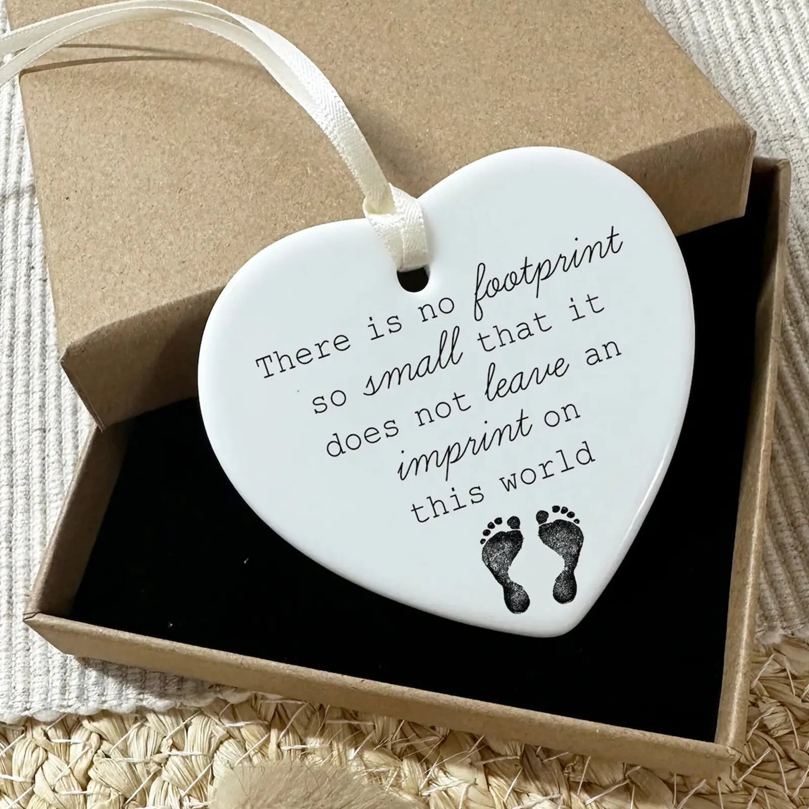 1pc, Ceramic Product, Baby Loss Gift, Memorial Baby Ceramic Heart Ornament, Baby In Heaven Keepsake, Miscarriage Memorial For Angel Baby, Thoughtful Gift, Commemorative Ornament, Decorative Ornaments, Ceramic Material, Heart Shaped Decor
