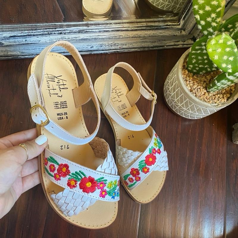 Handwoven Mexican Huarache Sandals Women's Wide Fit Floral Embroidery Natural Leather Open Toe Shoes Made in Michoacan