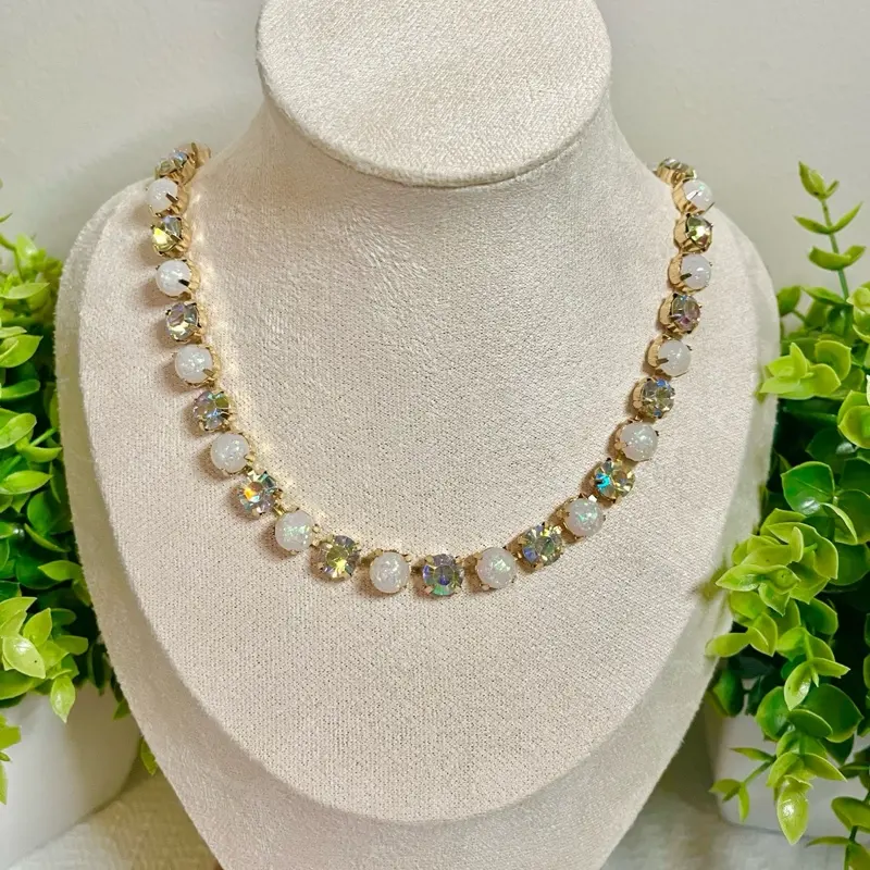 Dainty Colored Vanilla Jewel Candy Vibes Multicolor Stone Necklace, Elegant Rhinestone Design, Exquisite Jewelry Gift, Fashionable Costume Jewelry Accessories, Dainty Necklaces