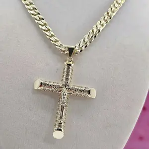 (UU) elegant  cross and chain 24 inches