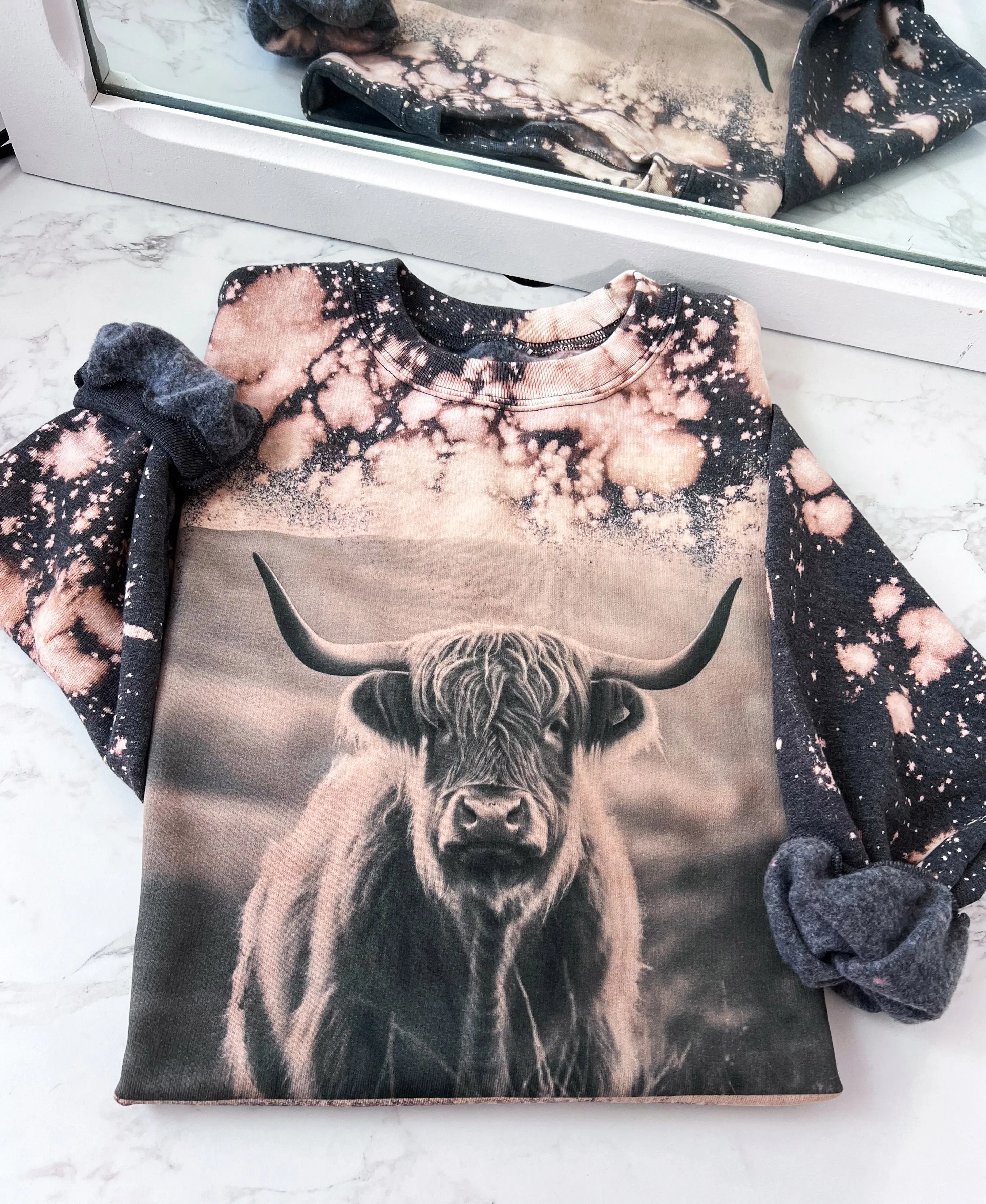 Highland Cow Sweatshirt or Hoodie Comfy Womenswear Tops Unisex Pullover Printed