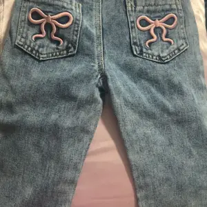 Cute Bow Embroidered Baby Girl Jeans, Elastic Waist Wide Leg Denim Jeans, Casual Daily Wear, Light Wash