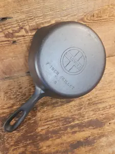 1950's Wagner made Griswold #4 B Skillet with Smooth Bottom.  A fantastic #4 skillet