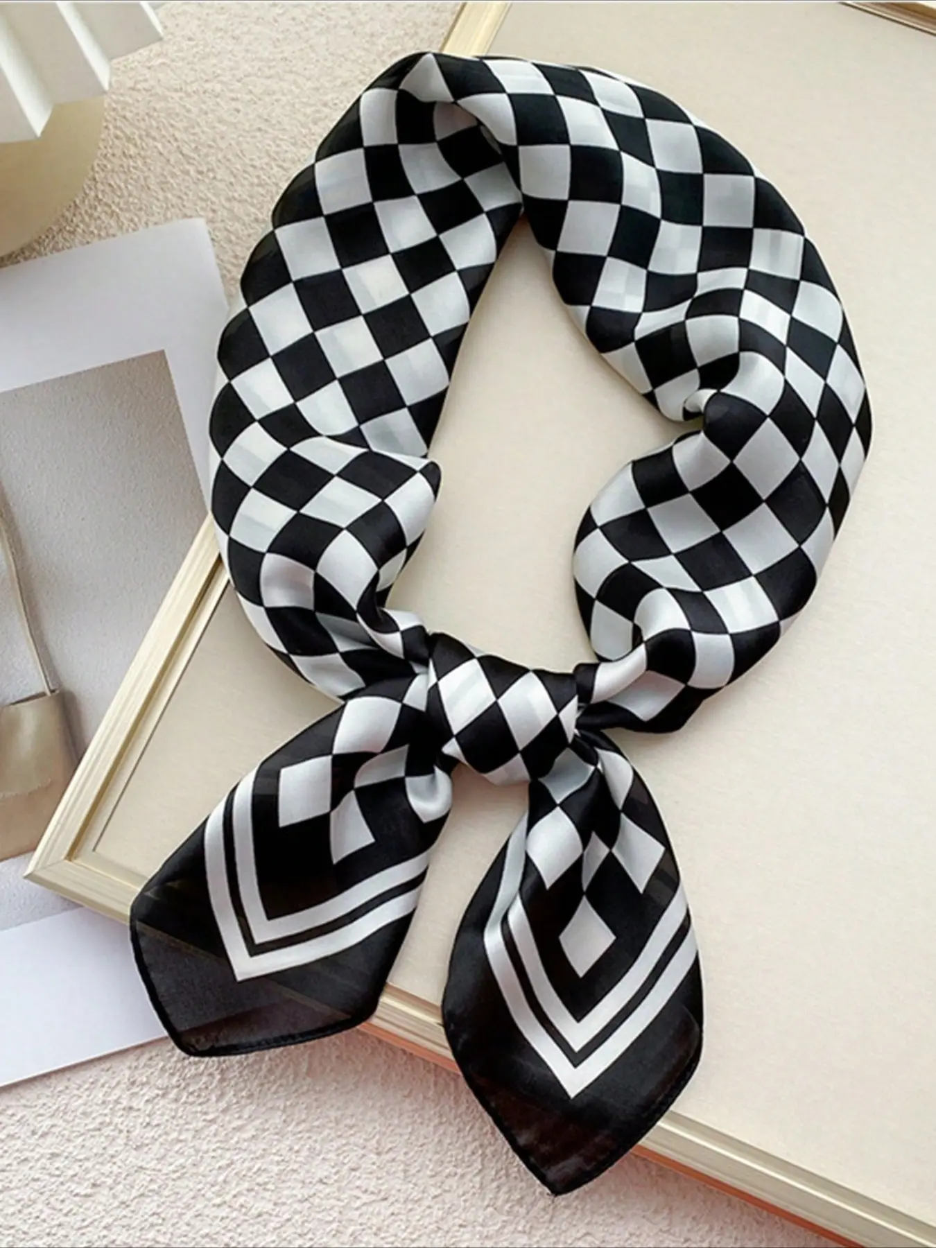 1pc 27.5"*27.5" Black & White Chessboard Pattern Faux Silk Bandana Small Square Checkered Neck Scarf, Classic & Versatile For Women, Suitable For Daily Decoration, Street & Business Wear, Casual Soft Shawl