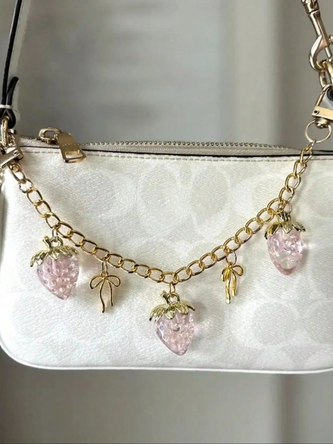 Glitter Strawberry Bag Chain Pendants, Sparkly Bag Charm, Fruit Bag Charm, Purse Charms For Handbags, Gold Curb Chain Charms with Crystal Strawberry Charms, Sweet Coquette Bag Decoration Keychain, Bag Pendant for Backpack Purse, Available in Pink
