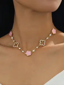 Elegant Five Leaf Clover Pendant Necklace for Women, Romantic Sweet Luck Glass Hollow Out Design, Luxury High-End Jewelry Accessory