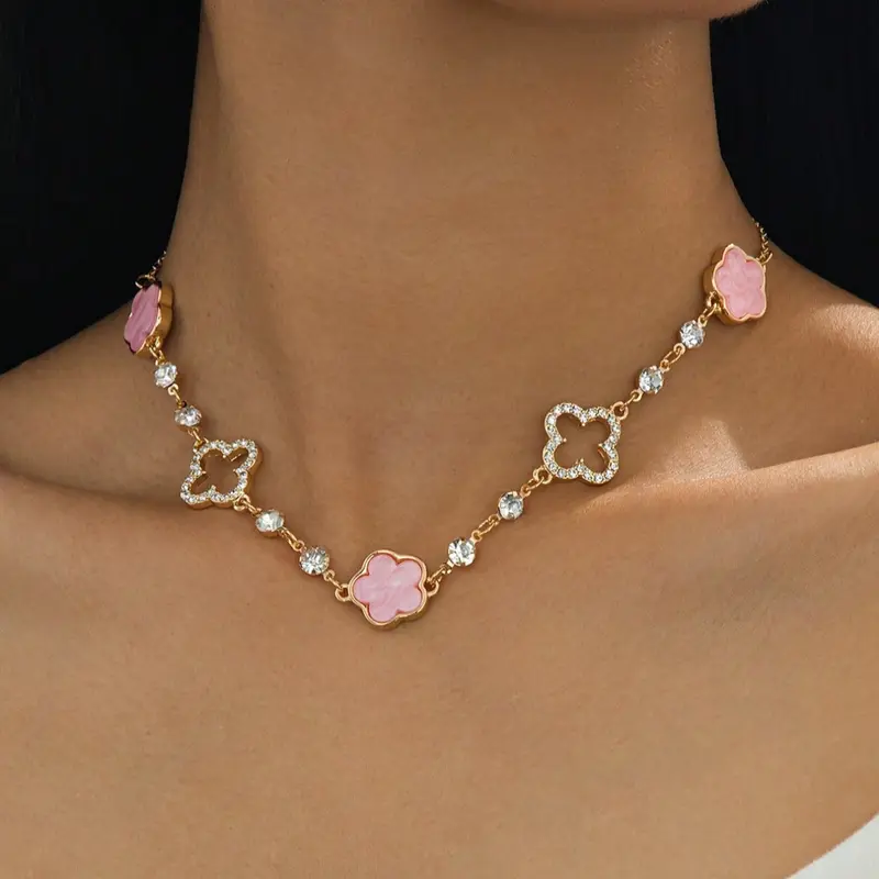 Elegant Five Leaf Clover Flower Pendant Necklace for Women, Romantic Sweet Luck Glass Hollow Out Design, Luxury High-End Jewelry Accessory, Bling Stylish Accessory, Fashionable Accessory, Jewelry Gifts