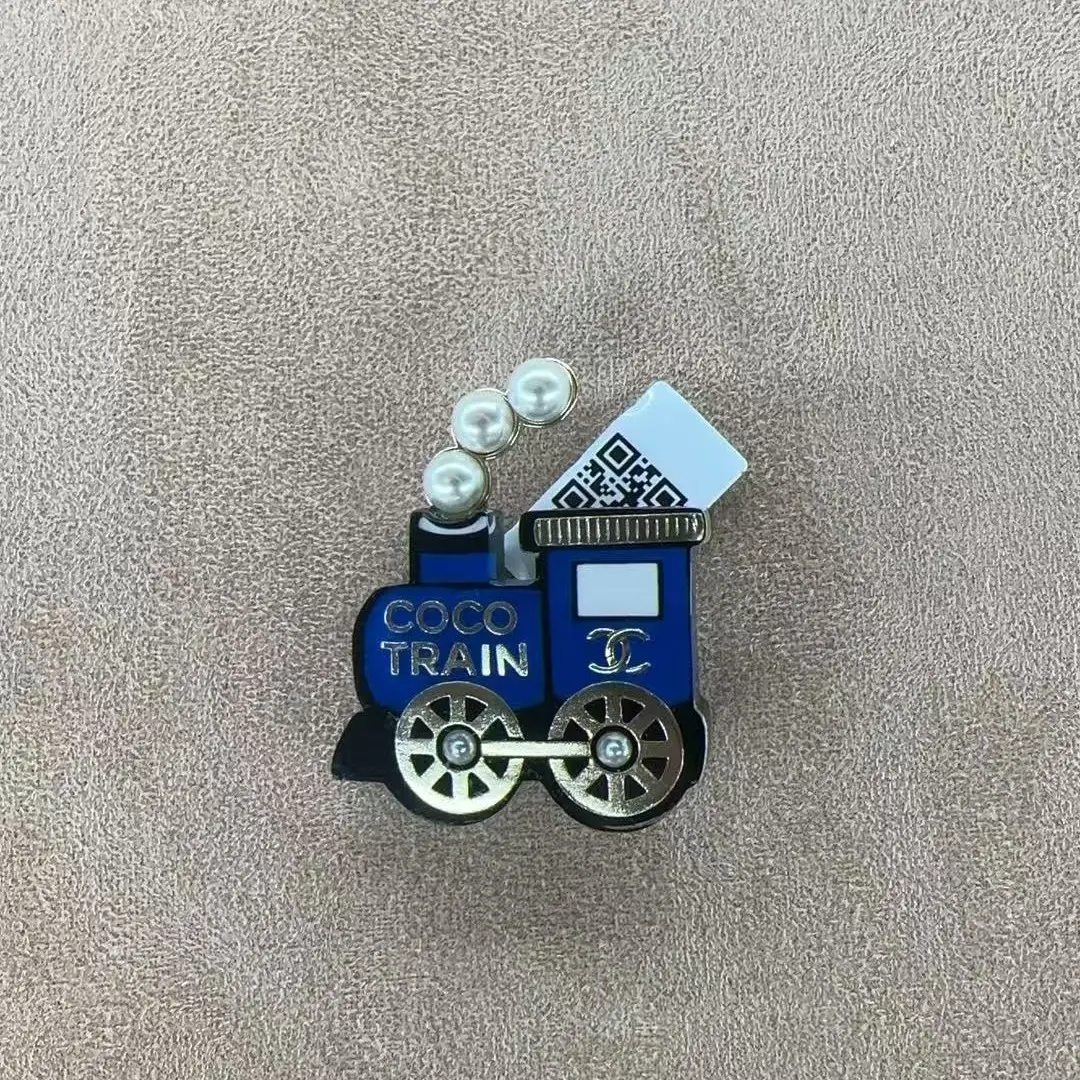 Pre-owned H1 Chanel Coco Train enamel brooch AJL 0711003