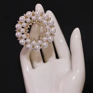 Fashionable Christmas brooch gift