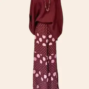 Merybella Styles, set de Pantalon y Blusa de mujer, codigo de vestimenta casual.