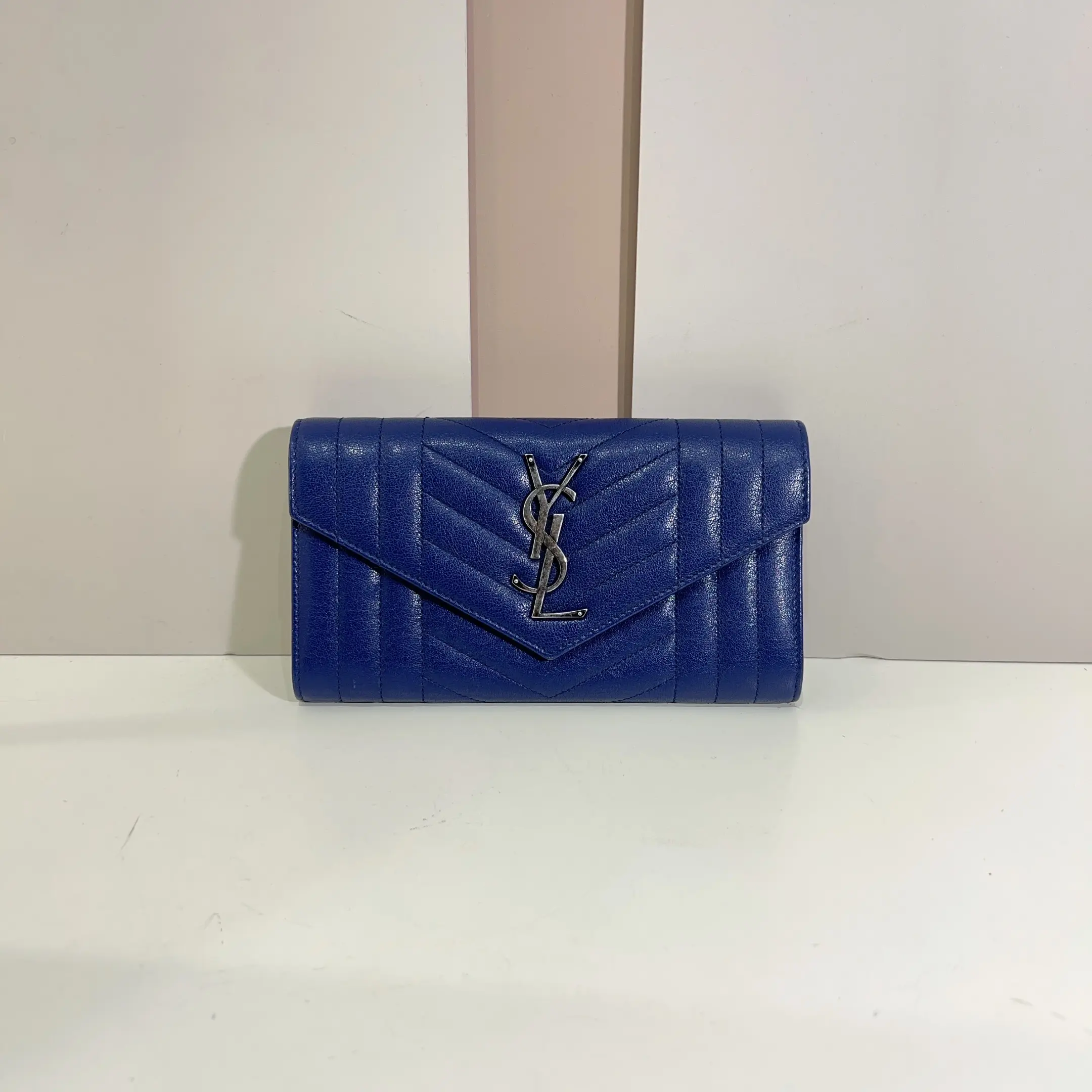Pre-owned Yves Saint Laurent leather Clutches & Wristlets YSL Cassandra Matelasse Wallet qiqia9025