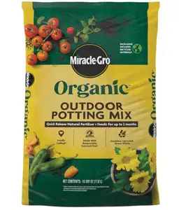 Miracle-Gro Organic Outdoor Potting Mix - Plant Soil for Outdoor Container Plants, Contains Quick-Release Natural Fertilizer, OMRI Listed, 16 qt.
