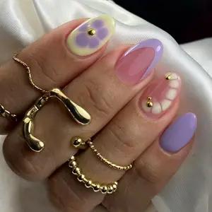 24pcs Short Oval French Tip Press-On Nails, Heart & Flower Design, Acrylic Fake Nails Set for Women, Includes Jelly Glue & Nail File, Nail Decorations