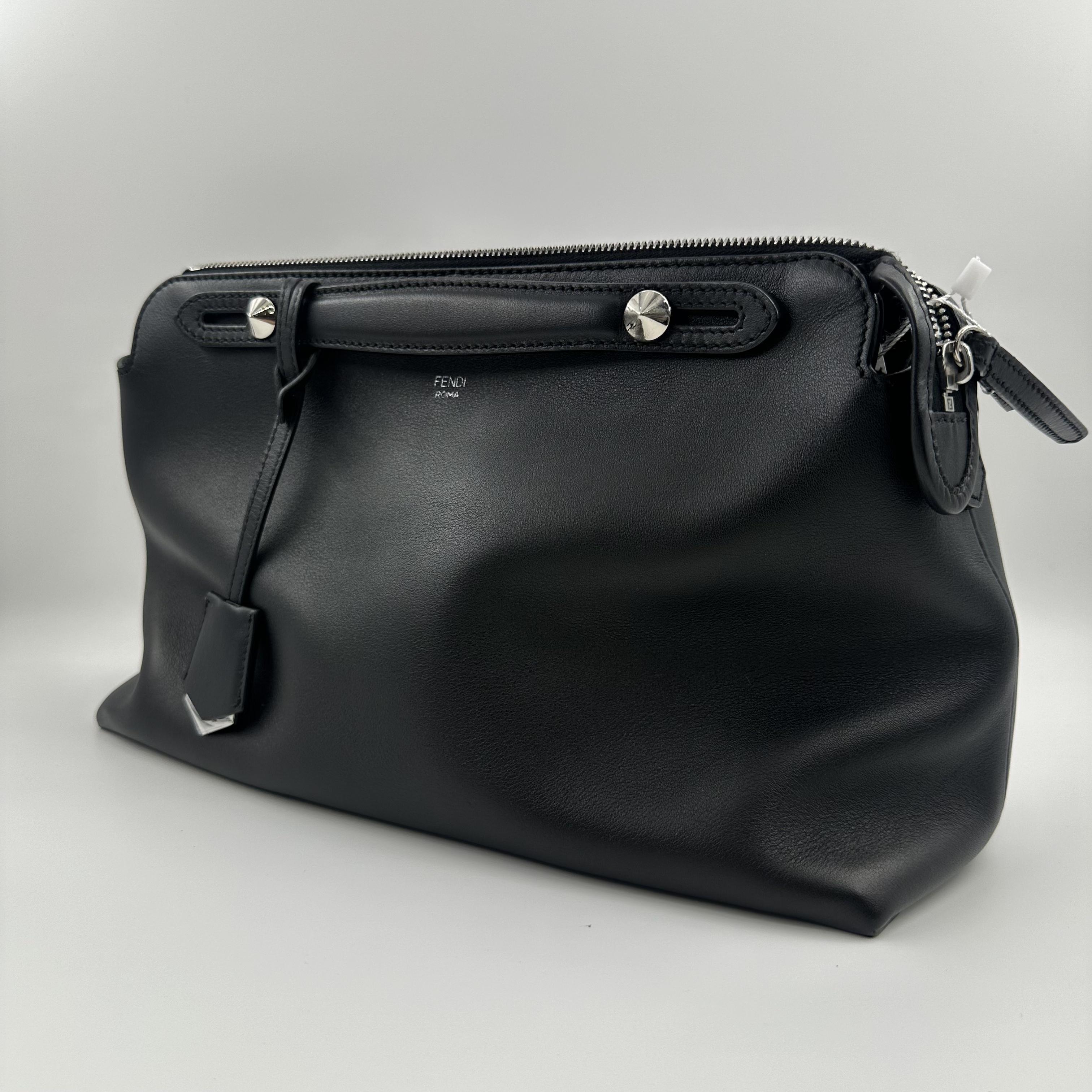 Pre-owned FENDI leather messenger handbag