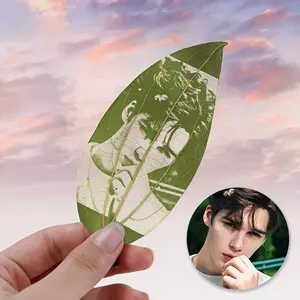 A single photo frame for a specially carved leaf portrait - Customized photo art gifts for couples, birthdays, anniversaries, weddings, Valentine's Day - Wooden photo frames for adults 14 years and older - Unique high-quality art memorabilia amigurumi