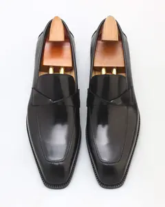 KOSS ATELIER Sleek Black Apron Loafers for Stylish Comfort