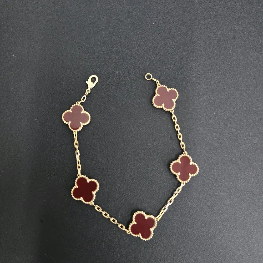 Pulseras de Trebol de la Suerte Color Rojo Oro 14k Bracelet with Lucky Clover Design in Red and Gold 14k Finish