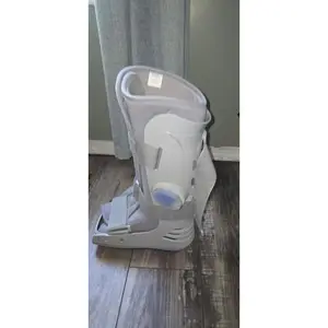 DeRoyal MEDIUM Full Shell Walker Boot w/Air Pumps - Stabilization