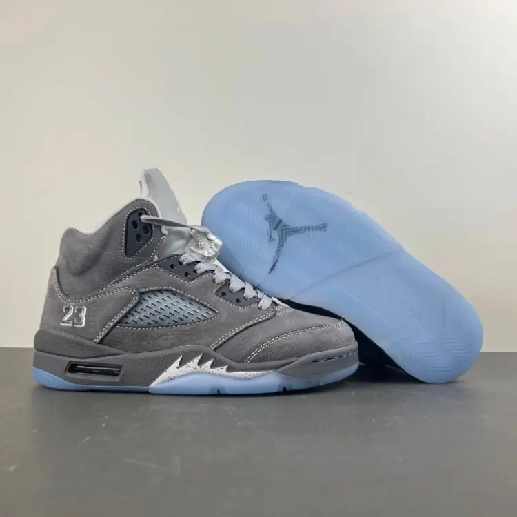 Cool Grey High‑Top Retro Basketball Sneakers, Fine Suede Upper, Breathable Mesh Panels, Grey Laces, Soft White Inner Lining, Ice‑Blue Translucent Outsole, Padded High Collar, Lace‑Up Shock‑Absorbing Street Casual Training Shoes