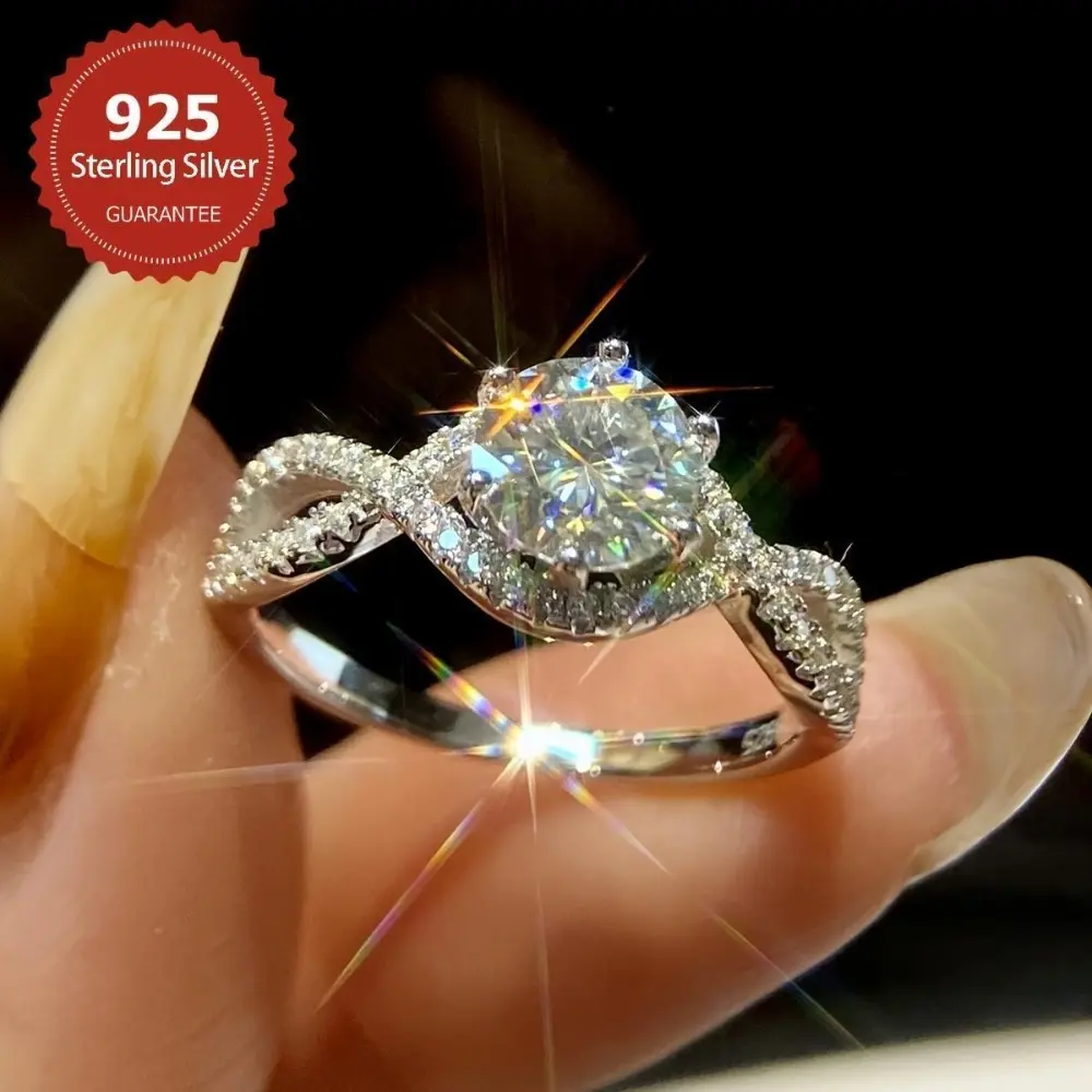 A Stunning 1-Carat Moissanite Ring Made of S925 Sterling Silver, Perfect As a Promise Ring for Women, Wedding Or Engagement Ring. Ideal for Wedding Season, Anniversary, And As a Luxurious Gift for Thanksgiving Or Valentine'S Day. This Exquisite Piec