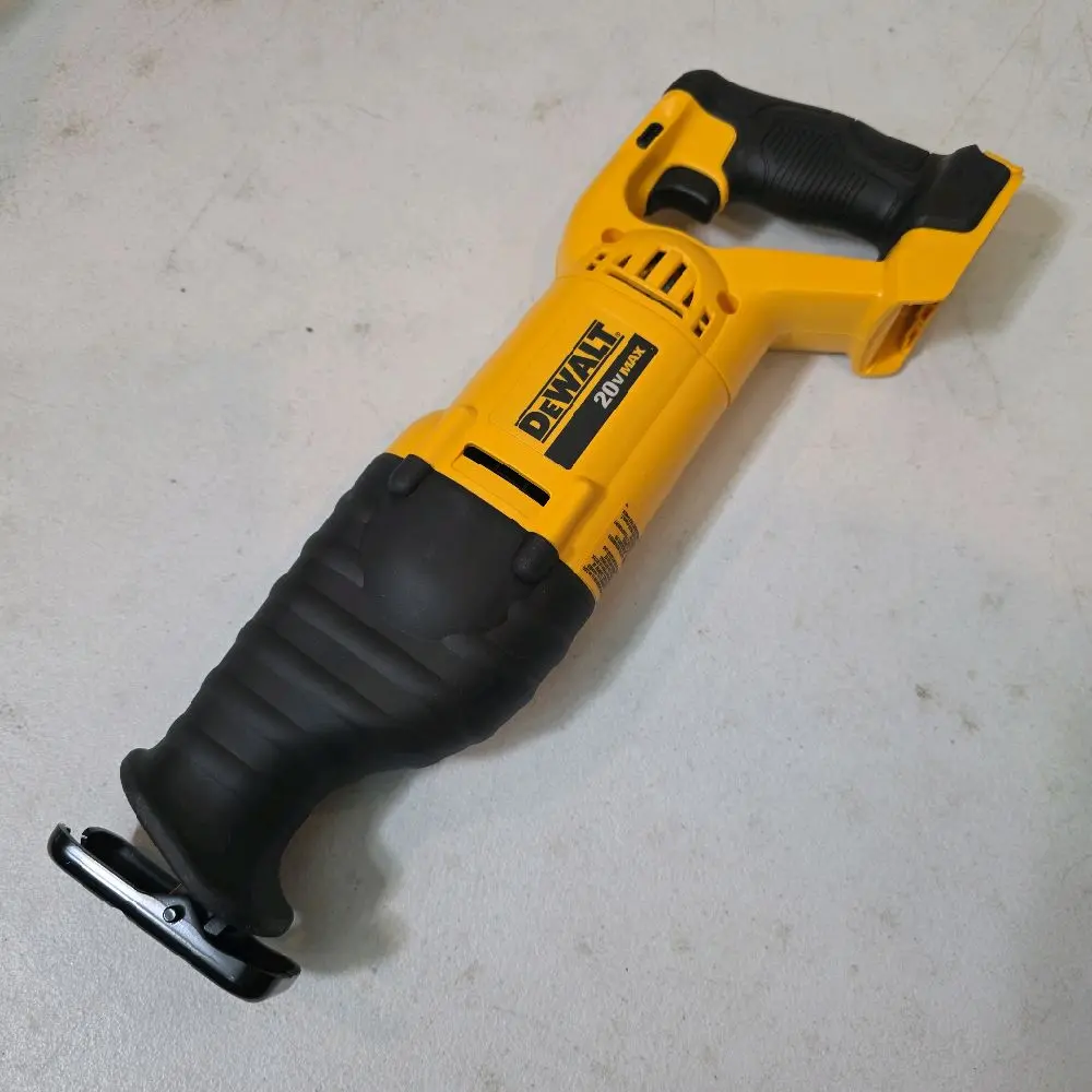 DeWalt 20v SawZall DCS381