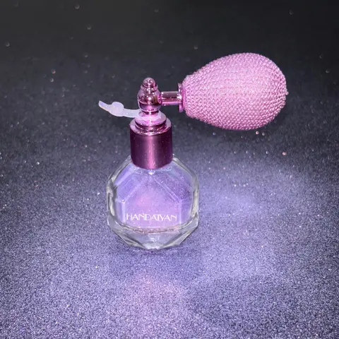 Magic Shimmer Highlighter Spray Cosmetic - Lightweight, All Day Illuminator Powder for Women - Diamond Shimmer, Temporary Body Art, Bedazzling Glitter - Daily Glowing Makeup, Halloween Use