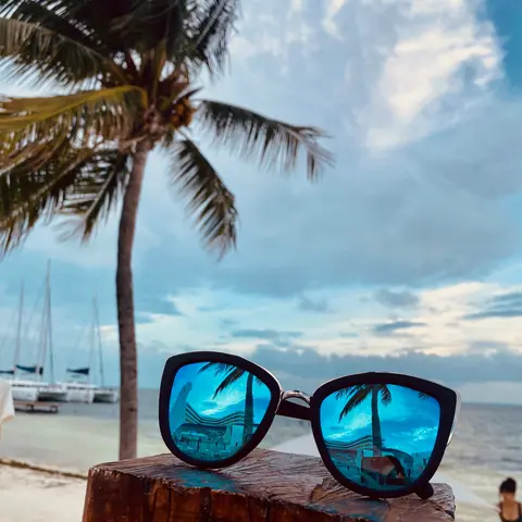 Women's Cat Eye Sunglasses - 400UV UV-Protection Turquoise Mirror Lenses, PC & Metallic Full Rim Frame, Retro Vibe, Secure Fit, Daily Elegance, Sunglasses for Women, Female Eye Fashion Accessory for Outdoor Activities