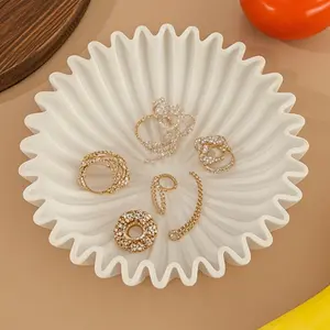 Resin Quartz Stone Decorative Bowl, Large Modern Classic Fold Art Resin Tray, Lotus Shape Slot Storage Dish, Suitable for Living Room Study Desk, Scalloped Serving Bowl