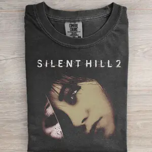 Silent Hill 2 T-shirt, Horror Game Graphic Tee, Pyramid Head Shirt, Video Game Horror Apparel, Silent Hill Fan Shirt, Survival Horror T-shirt, Classic Horror Game Tee