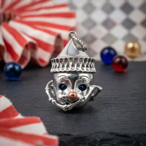 Retro Clown Pendant Whimsical Cute Design | Trendy Statement Necklace Ideal Gift for Friends & Family