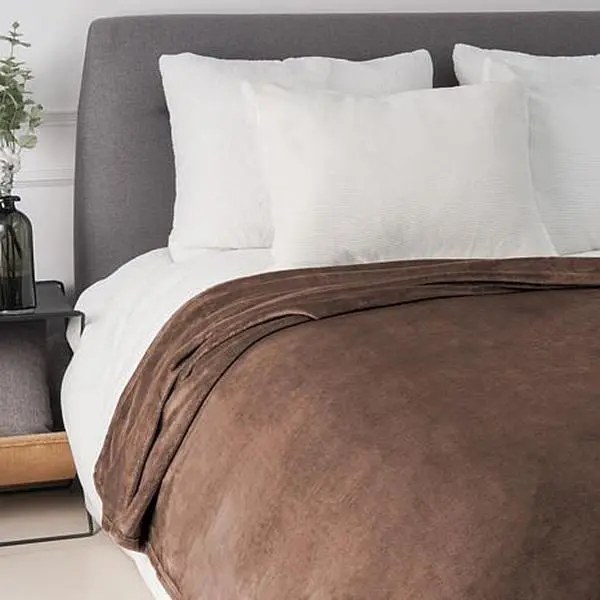 Warm & Cozy Premium Plush 100% Polyester Blanket Warm & Cozy Premium Plush 100% Polyester Blanket