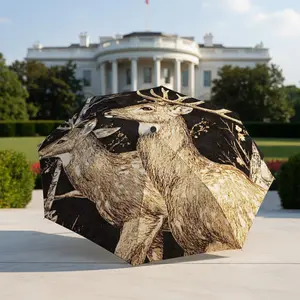 Deer Hunting in the Forest Umbrella, portable and foldable design, 8 ribs, a casual accessory for Halloween, Christmas, and birthday gifts. Y251124231