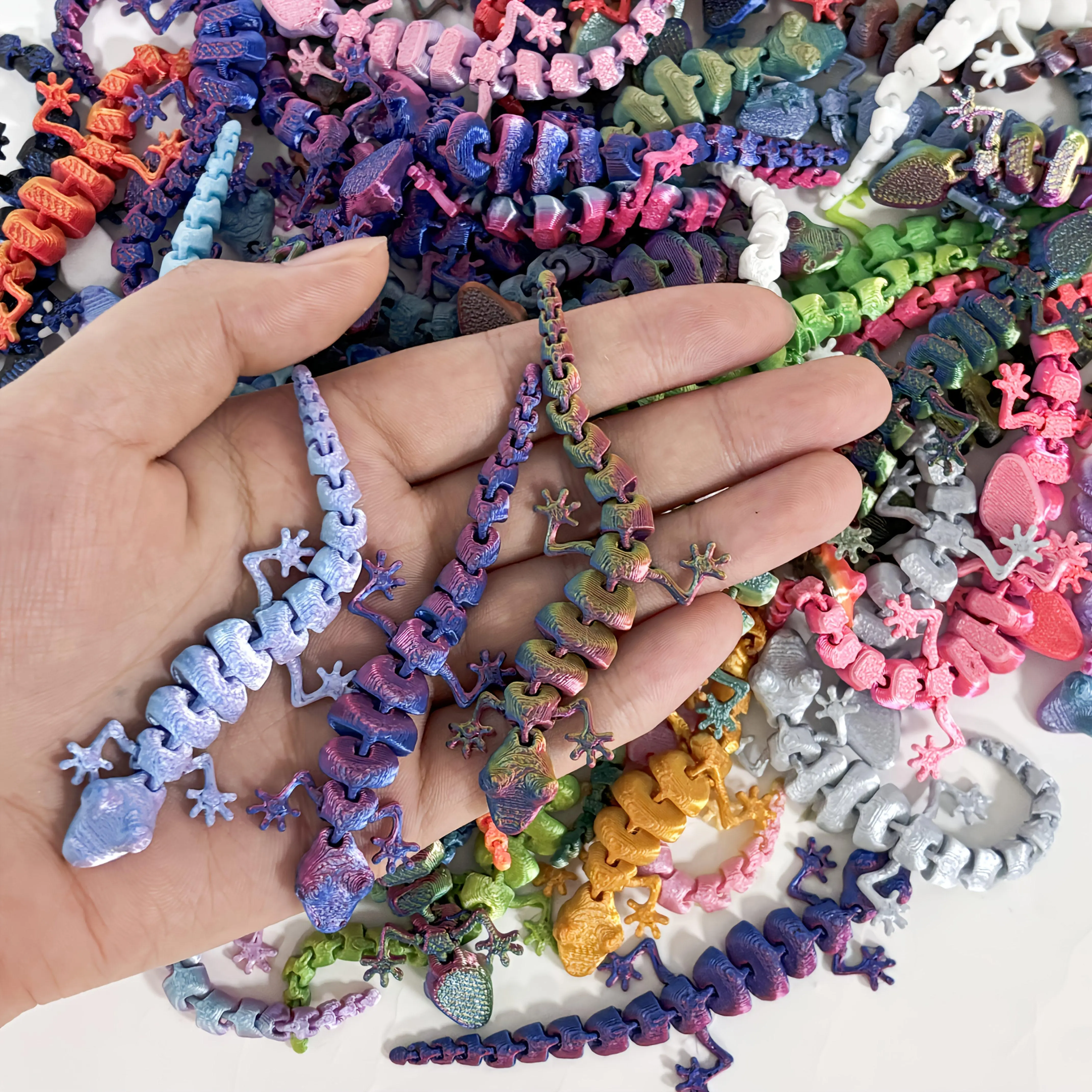 50pcs Colorful Gecko Decorative Statues - 3D Printed Lizard Figurine Wall Art, Vibrant Colors Colorful Gecko Art for House Room Decor, Christmas Halloween Holiday Gifts (Random Colors), Durable