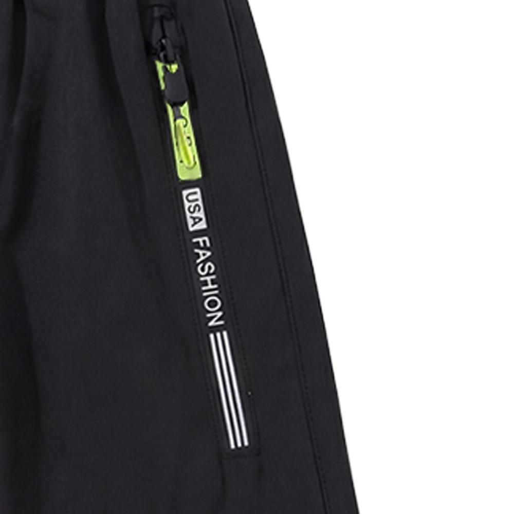 Men’s summer shorts are lightweight, breathable, quick-drying, and feature zippered pockets and a fluorescent green drawstring. Solid-color casual sports running shorts—mid-length for jogging and outdoor hiking—suitable for everyday fitness training.