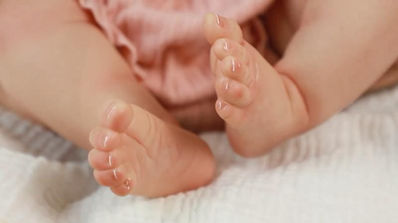 Peaches Lifelike Reborn Baby Doll 20 inch 50 cm Soft Body Realistic Newborn Dolls Weighted Vinyl Dolls for Kids Age 3+ with Handmade Nails and Soft Baby Powder Scent