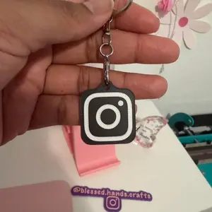 3D printed Insta Tap smart keychain (NFC )